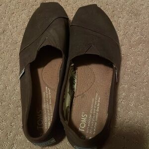 Tom’s shoes